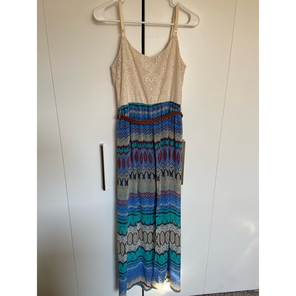 Love Reign Floral Maxi Dress with Crochet - Picture 5 of 10